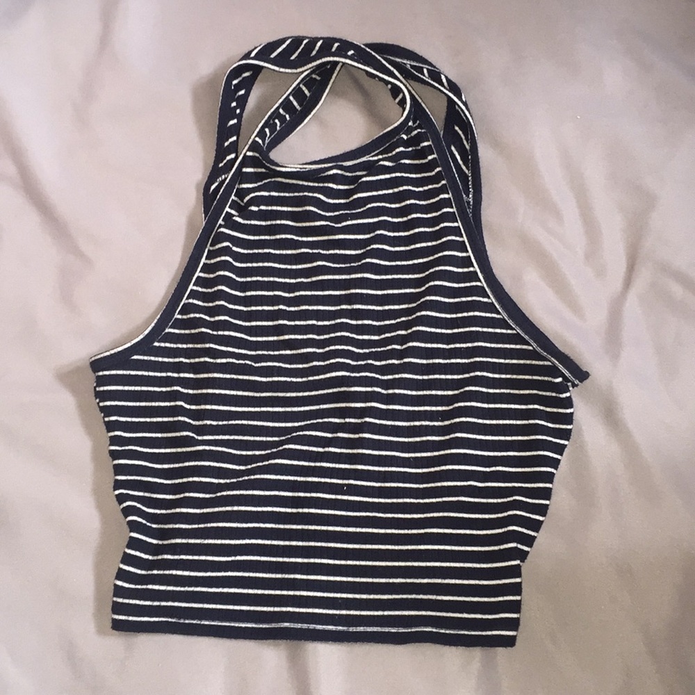 hollister criss-cross halter tank! 💙